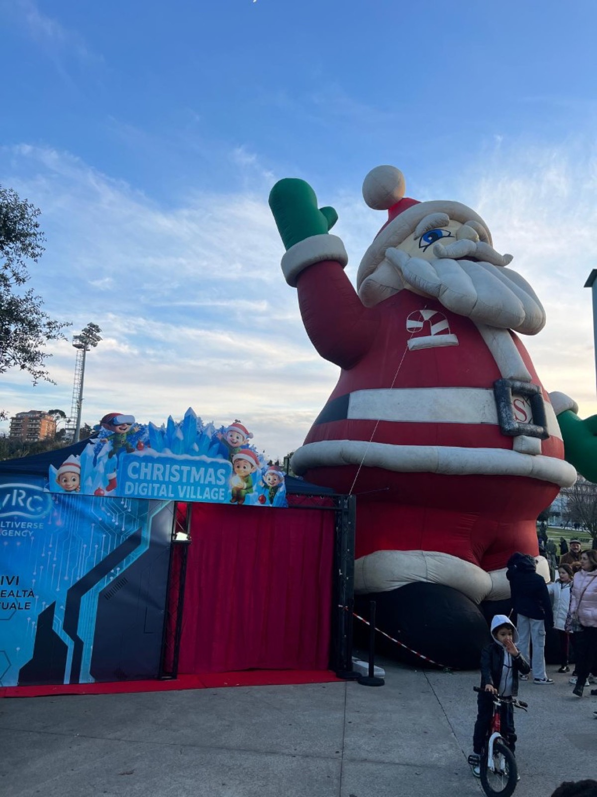 Christmas Digital Village e Babbo Natale gonfiabile a Frosinone